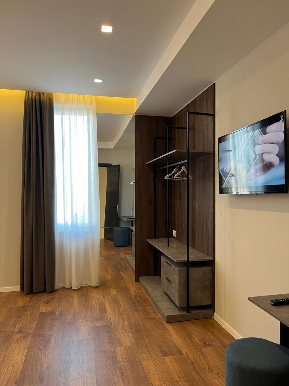 North Alb Hotel Shkoder Exterior photo